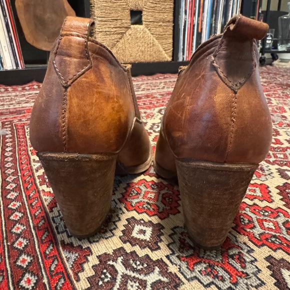 Frye Faye Shootie Leather Ankle Heeled Boot - Size 6 - Cognac - Like New - Picture 6 of 9